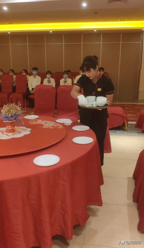 中餐服务 何胖子企业摆台技能考核，以专业致敬优雅